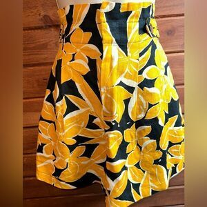 Who What Wear (2) Navy Blue//Yellow Floral Business Casual Shorts